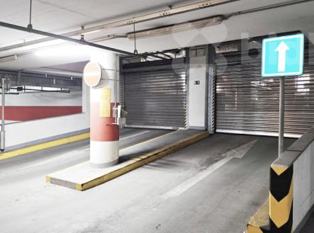 Pronájem garážového stání, Praha 3 - Žižkov | Pronájem - malý objekt/garáž