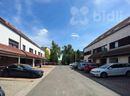 Prodej prostorného řadového RD 5+1 se zahradou, pozemek 253m2,Hostivice, Haklova | Prodej - dům/vila, 207 m²