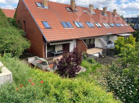 Prodej prostorného řadového RD 6+1/Garáž se zahradou, pozemek 253m2,Hostivice, Haklova | Prodej - dům/vila, 207 m²