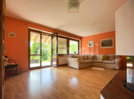 Prodej prostorného řadového RD 6+1/Garáž se zahradou, pozemek 253m2,Hostivice, Haklova | Prodej - dům/vila, 207 m²