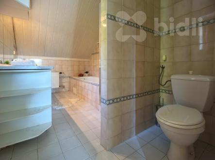 Prodej prostorného řadového RD 6+1/Garáž se zahradou, pozemek 253m2,Hostivice, Haklova | Prodej - dům/vila, 207 m²