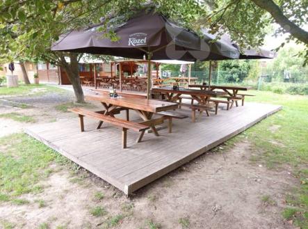 Pronájem kompletně vybavené zahradní restaurace v Uhříněvsi - odstupné 500.000 Kč | Pronájem - restaurace, 355 m²