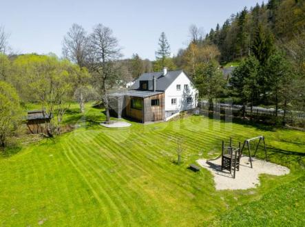 Prodej zrekonstruovaného penzionu 381 m2 a pozemků 3 106 m2, Malá Morávka, pohoří Jeseníky | Prodej - penzion, 370 m²