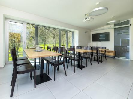 Prodej zrekonstruovaného penzionu 381 m2 a pozemků 3 106 m2, Malá Morávka, pohoří Jeseníky | Prodej - penzion, 370 m²