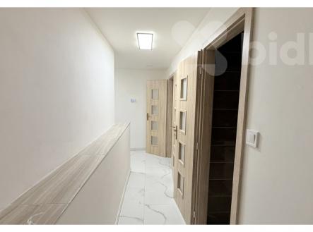 Pronájem komerčních prostor o velikosti 70 m2 (3 místnosti) v podzemí | Pronájem - jiné, 70 m²