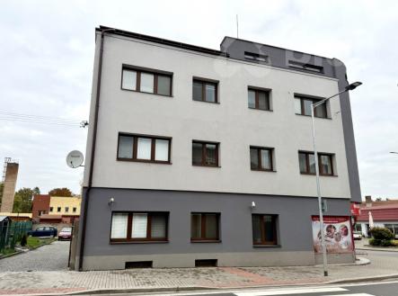 Prodej bytu 4+1, 87 m2, se zahrádkou a parkovacím stáním, Nádražní, Hrochův Týnec | Prodej bytu, 4+1, 97 m²