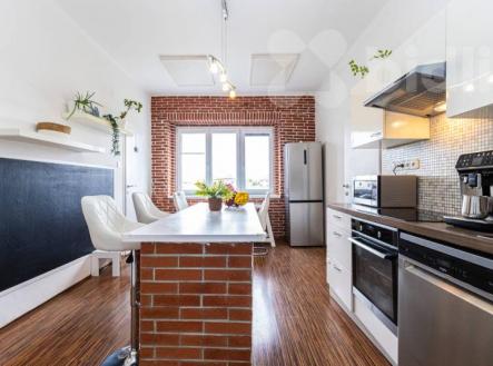 Prodej bytu 4+1, 87 m2, se zahrádkou a parkovacím stáním, Nádražní, Hrochův Týnec | Prodej bytu, 4+1, 97 m²