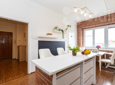 Prodej bytu 4+1, 87 m2, se zahrádkou a parkovacím stáním, Nádražní, Hrochův Týnec | Prodej bytu, 4+1, 97 m²