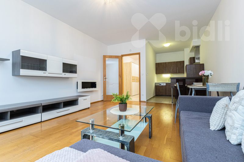 Prodej bytu 2+kk, 67m2, balkon, šatna, garážové stání, cihla