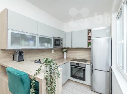 Byt 2+1 po rekonstrukci, sklep v ceně, Praha 10 - Strašnice | Prodej bytu, 2+1, 51 m²