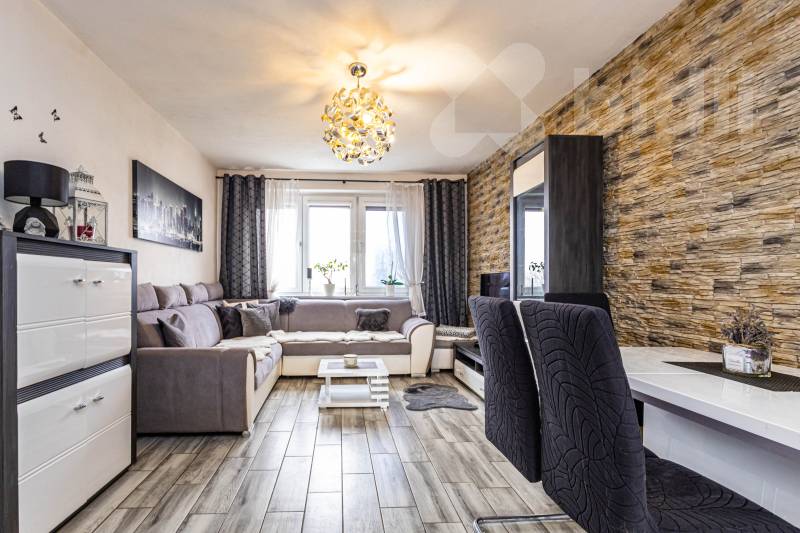 Prodej krásného zrekonstruovaného bytu 3+kk 78 m2 se zahradou a garáží