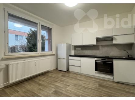 Pronájem, byt 1+1 se zahradou, U Trojáku, Zlín - Jižní Svahy | Pronájem bytu, 1+1, 51 m²