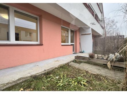 Pronájem, byt 1+1 se zahradou, U Trojáku, Zlín - Jižní Svahy | Pronájem bytu, 1+1, 51 m²