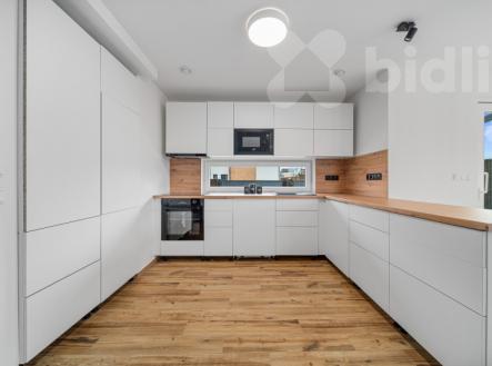Prodej novostavby 5+kk se zahradou, Hradec Králové | Prodej - dům/vila, 139 m²
