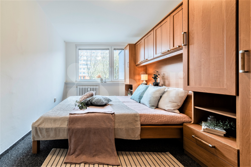 Prostorný byt 3+kk (83 m²) s lodžií a sklepem - Praha Horní Měcholupy