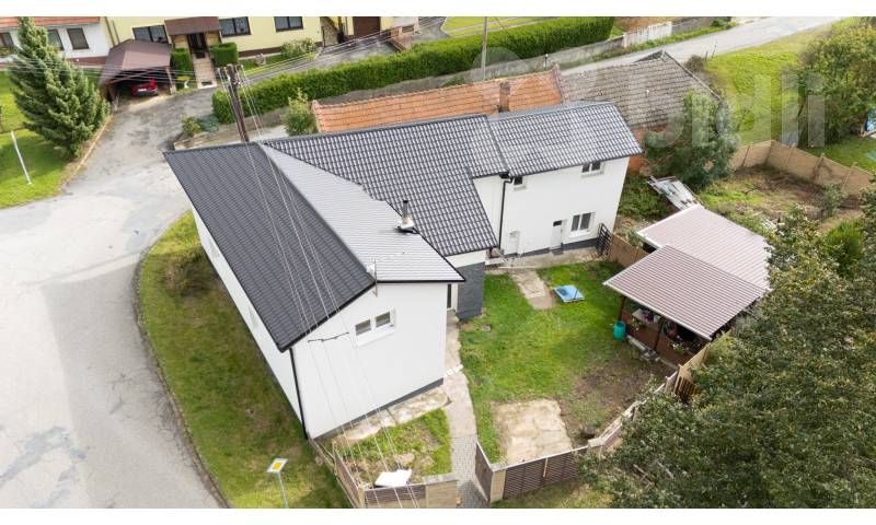 Prodej dvoupatrového rodinného domu - Halenkovice, okres Zlín