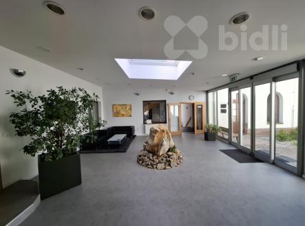 Pronájem kancelářské budovy 876 m2 v Berouně | Pronájem - komerční objekt, administrativní budova, 876 m²