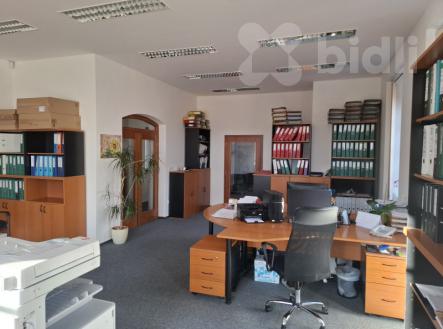 Pronájem kancelářské budovy 876 m2 v Berouně | Pronájem - komerční objekt, administrativní budova, 876 m²