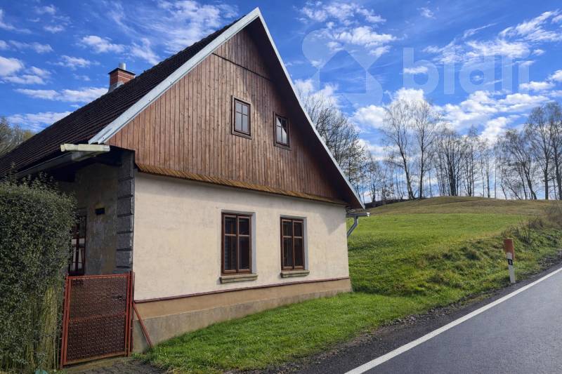 Prodej chalupy s velkým pozemkem a vlastním lesem