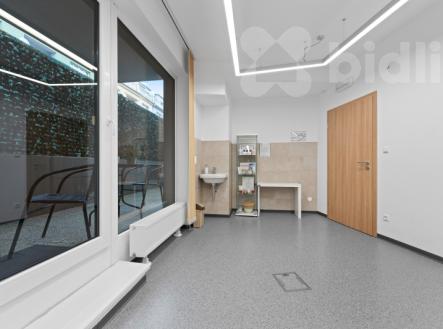 Pronájem kanceláře / ordinace 18 m² | Pronájem - obchodní prostor, 18 m²