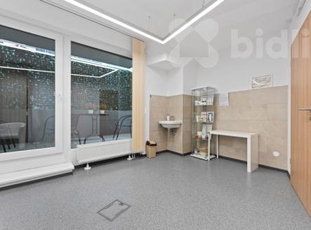Pronájem kanceláře / ordinace 18 m² | Pronájem - obchodní prostor, 18 m²