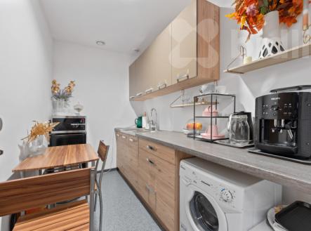 Pronájem kanceláře / ordinace 24 m² | Pronájem - obchodní prostor, 24 m²