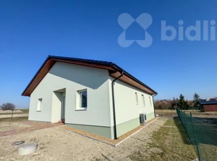Přední boční pohled | Prodej - dům/vila, 140 m²