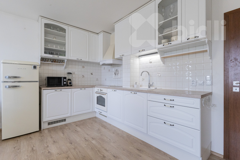 Pronájem bytu 2+kk, Na Plzeňce, Praha 5 - Smíchov, v domě s výtahem.