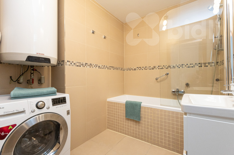 Pronájem bytu 2+kk, Na Plzeňce, Praha 5 - Smíchov, v domě s výtahem.