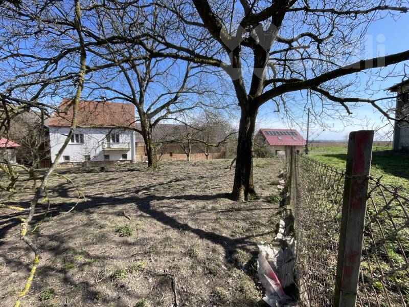 Prodej pozemku 1383m2 pro bydlení - Zaloňov