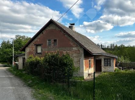 Prodej rodinného domu před rekonstrukcí s velkým potenciálem v obci Makolusky. | Prodej - dům/vila, 180 m²