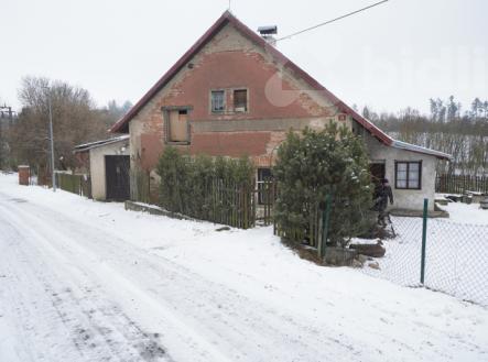 Prodej rodinného domu před rekonstrukcí s velkým potenciálem v obci Makolusky. | Prodej - dům/vila, 180 m²