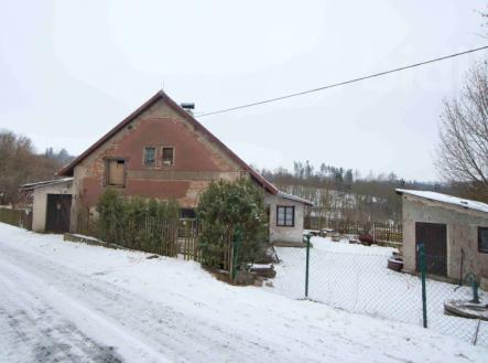 Prodej rodinného domu před rekonstrukcí s velkým potenciálem v obci Makolusky. | Prodej - dům/vila, 180 m²