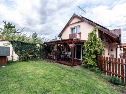 Energeticky soběstačný RD, 15 min. od Prahy, s náklady 4000 Kč/měs. s možností druhé bytové jednotky | Prodej - dům/vila, 242 m²