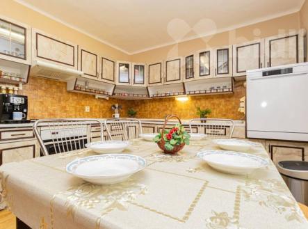 Dům se zahradou 894 m2 jen pár minut od Prostějova - Čelechovice na Hané | Prodej - dům/vila, 200 m²