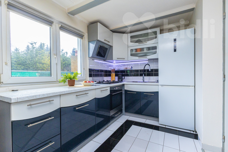 plně vybavená kuchyně