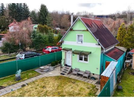 Celoročně obyvatelná chata Ostrov 3+kk | Prodej - pozemek, zahrada, 332 m²