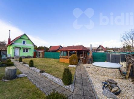 Celoročně obyvatelná chata Ostrov 3+kk | Prodej - pozemek, zahrada, 332 m²