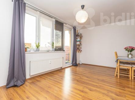 Světlý byt 1+kk s balkonem v Troji, ostraha v domě a rezidentní parkování | Prodej bytu, 1+kk, 39 m²