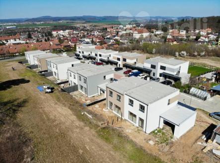 Moderní novostavba 5+kk s pozemkem 503 m2 - ideální pro rodinu, Hořovice | Prodej - dům/vila, 126 m²
