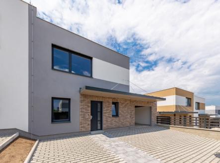 Moderní novostavba 5+kk s pozemkem 503 m2 - ideální pro rodinu, Hořovice | Prodej - dům/vila, 126 m²