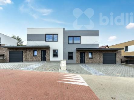 Rodinný dům 5+kk s garáží a zahradou - novostavba na pozemku 497 m2 , Hořovice | Prodej - dům/vila, 126 m²