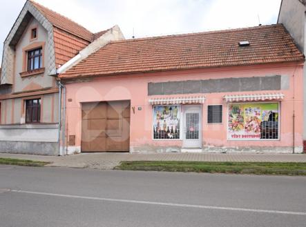 Prodej bývalého řeznictví a uzenářství 376 m2 s navazující stodolou 126 m2 v Sadské | Prodej - komerční objekt, jiný, 498 m²