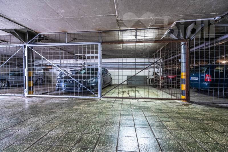 Prodej garáže 17 m2, Praha 10 - Strašnice