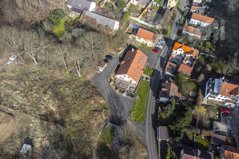 Výjimečný dům 5+kk s potenciálem 3 bytových jednotek v srdci Českého středohoří