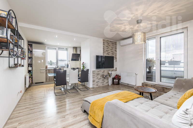 Prodej bytu 4+kk 91,05 m2, terasou 22,92 m2, sklepem 2,51 m2 a garážovým stáním