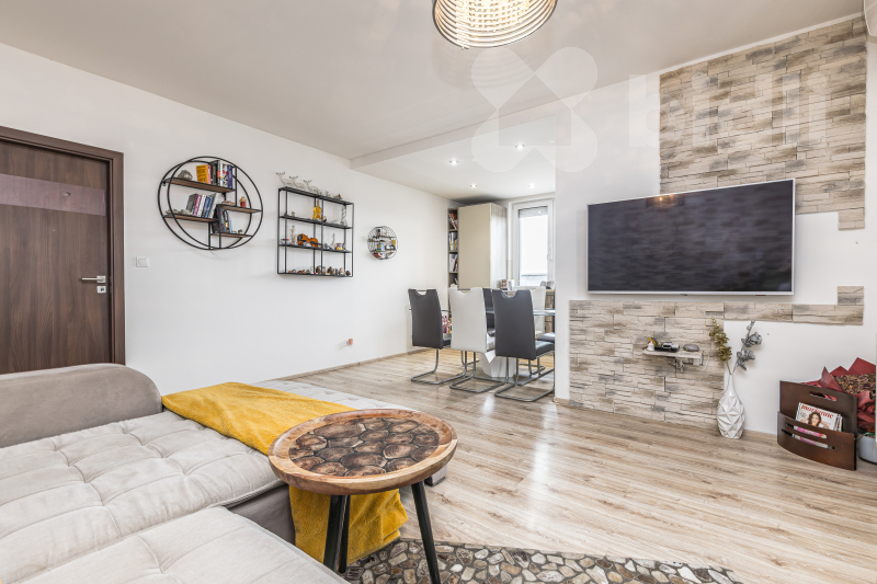 Prodej bytu 4+kk 91,05 m2, terasou 22,92 m2, sklepem 2,51 m2 a garážovým stáním