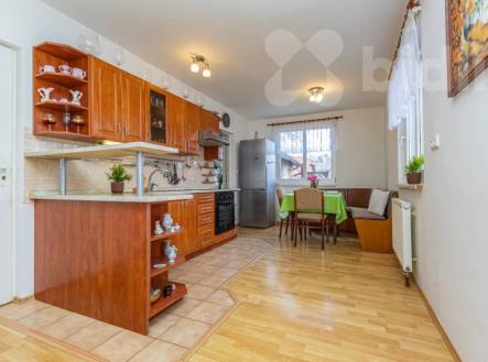 Exkluzivní prodej rodinný dům 5+kk, pozemek 1161 m2, Malé Dvorce | Prodej - dům/vila, 146 m²
