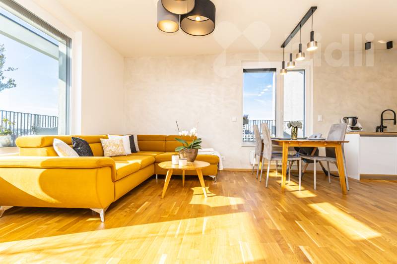 Moderní slunný byt 4+kk, 105 m2, terasa 55 m2 + garážové stání, Praha - Vysočany