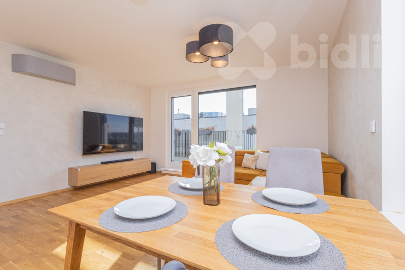 Moderní slunný byt 4+kk, 105 m2, terasa 55 m2 + garážové stání, Praha - Vysočany